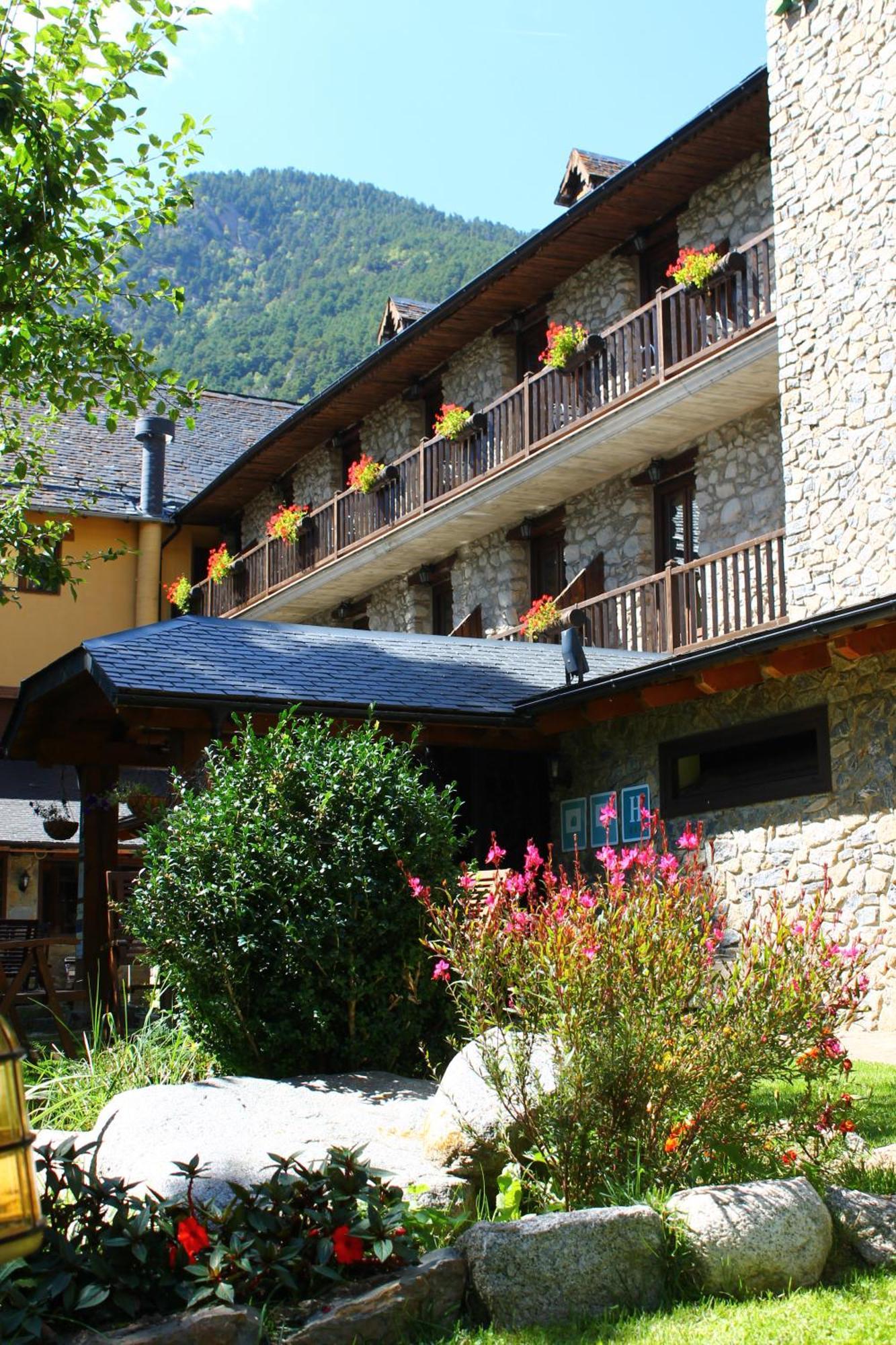 Hotel Saurat Espot Exterior photo