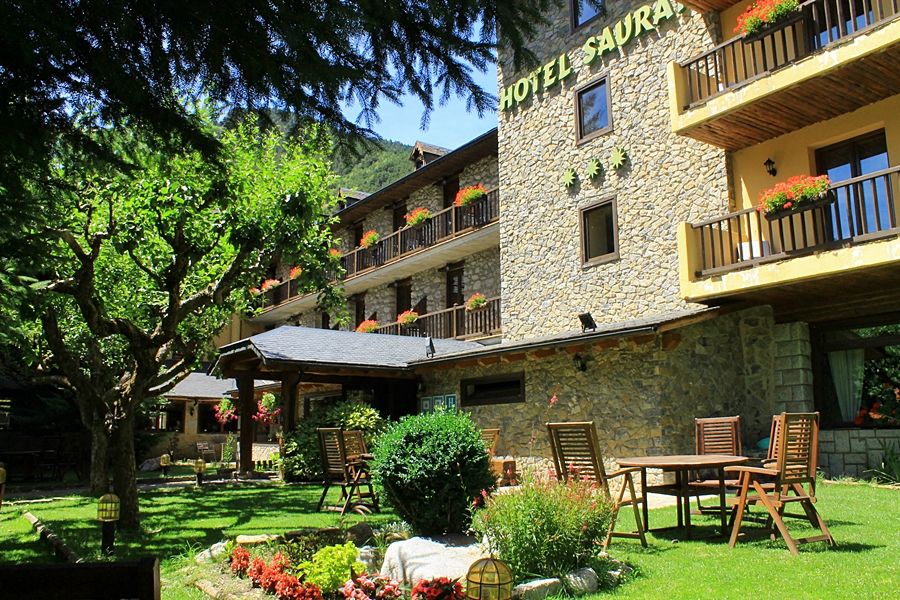 Hotel Saurat Espot Exterior photo