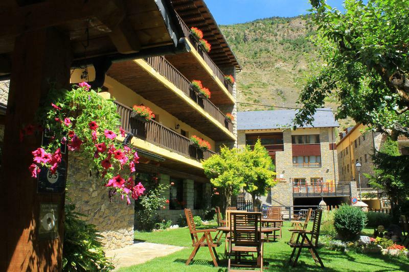 Hotel Saurat Espot Exterior photo